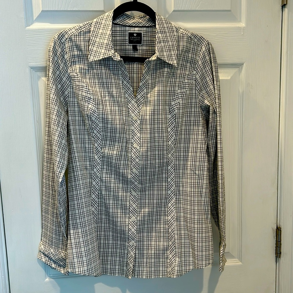 Express - The Essential Shirt - Size L